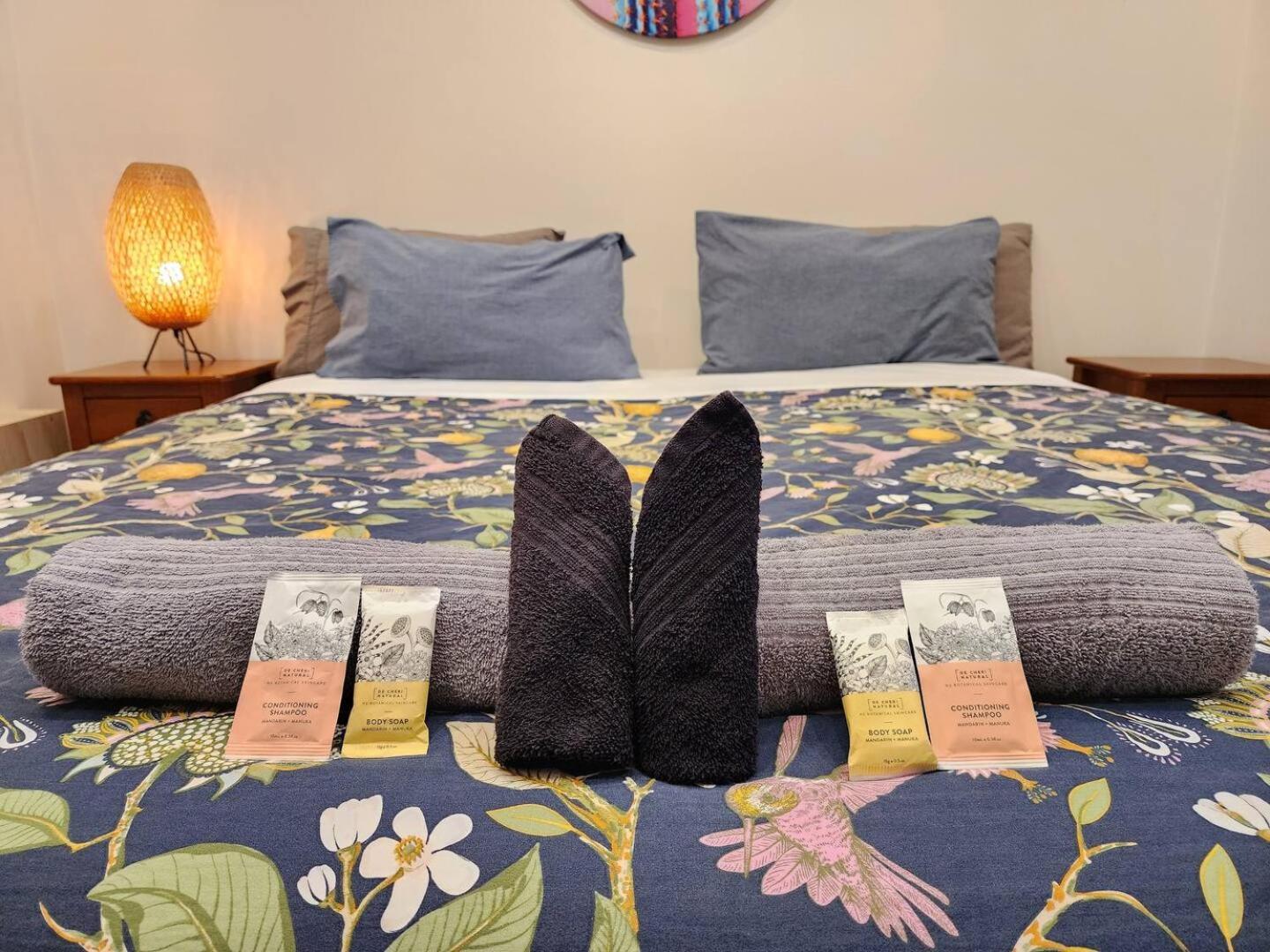 A Stone'S Throw From Town Main House Hotell Dunedin Eksteriør bilde