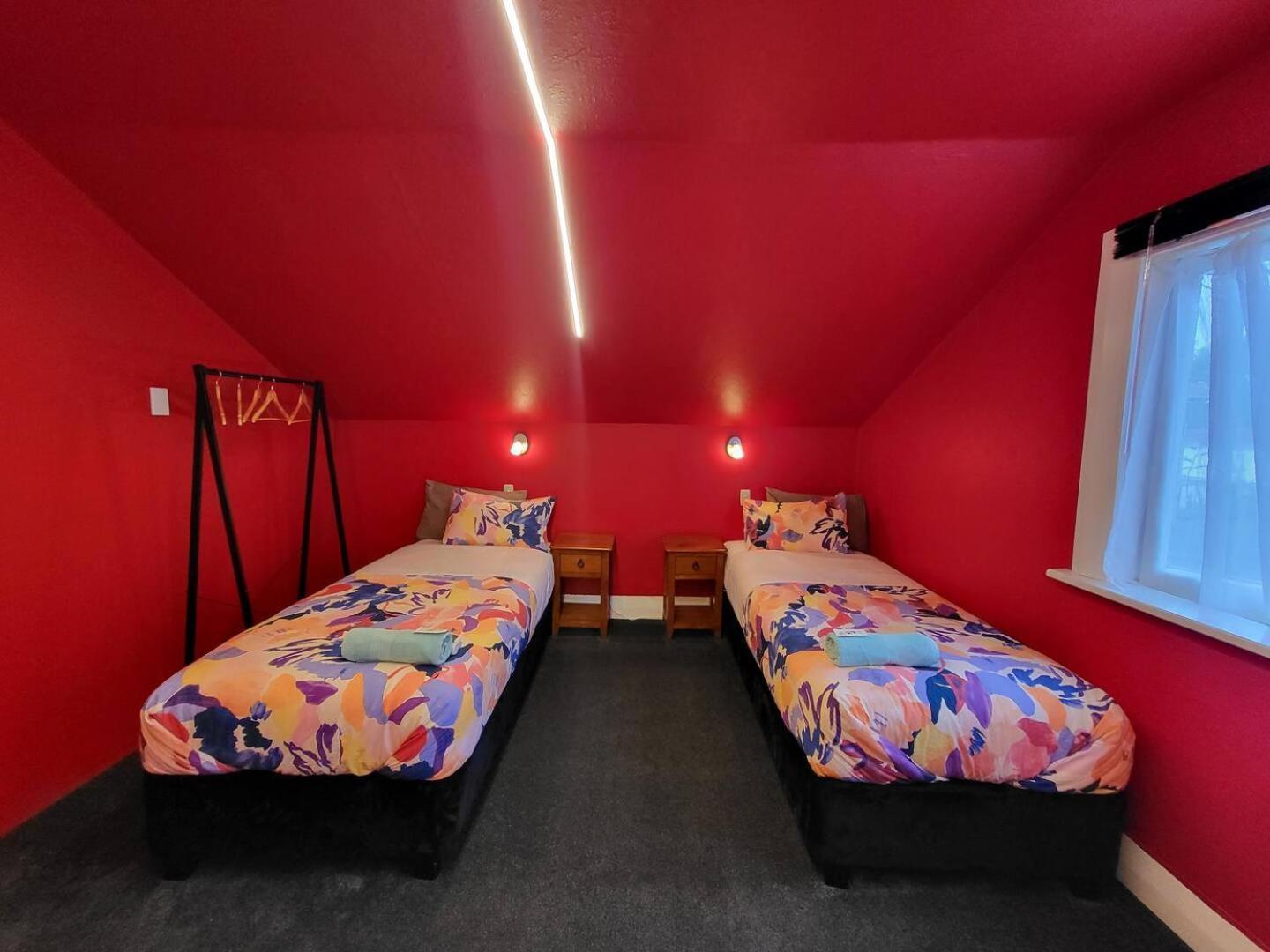A Stone'S Throw From Town Main House Hotell Dunedin Eksteriør bilde